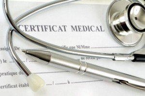 Certificat médical et stéthoscope